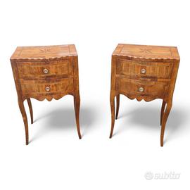 Comodino lastronato a mano con piano intarsiato