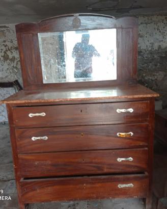 comò in legno con specchio 
