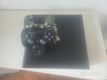 PS4 Pro 1TB con 2 joystick + base ricarica -160€