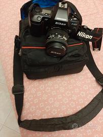 macchina  fotografica  canon con custodia 