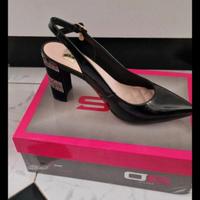 Décolleté slingback nere con tacco gioiello