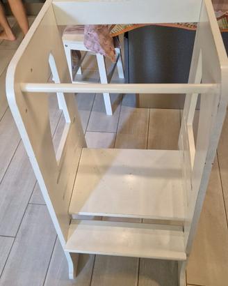 Torre di apprendimento montessoriana