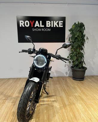 Husqvarna svartpilen 401 passaggio incluso