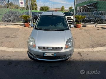 FORD FIESTA 1.2 BENZINA IN PERFETTE CONDIZIONI