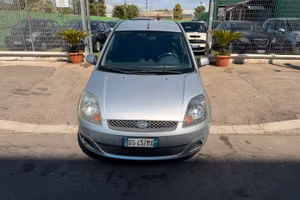 FORD FIESTA 1.2 BENZINA IN PERFETTE CONDIZIONI