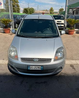 FORD FIESTA 1.2 BENZINA IN PERFETTE CONDIZIONI