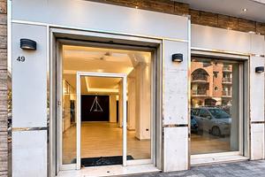 Locale commerciale 210 m² con 2 vetrine - Viale Tr