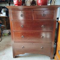 Cassettiera rustica in legno di castagno foderata