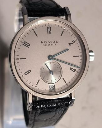 Nomos tangente sport Manual date