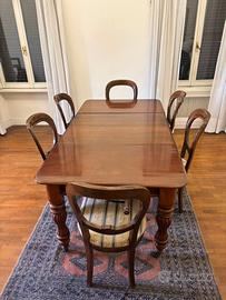 tavolo in legno pregiato con sei sedie