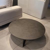 tavolo marrone opaco