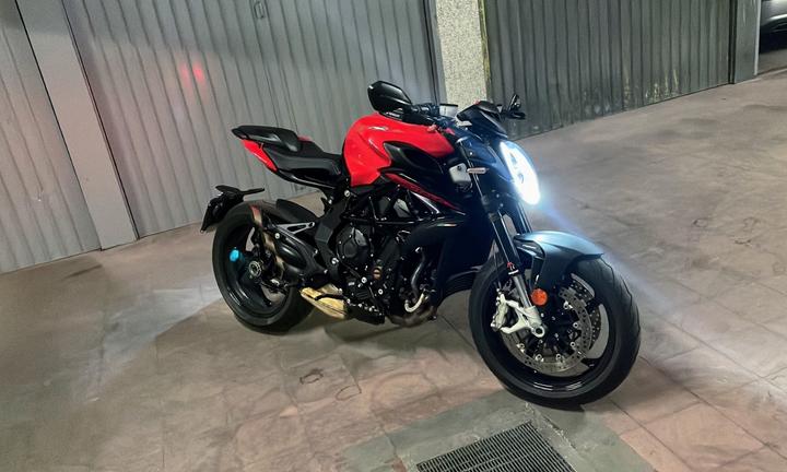 MV Agusta Brutale 800
