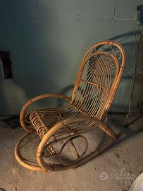 Sedia a dondolo in vimini