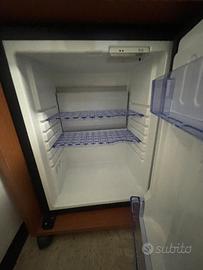 3 mini frigobar e 3 casseforti