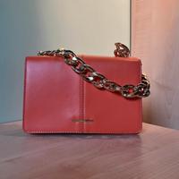 Borsa a spalla arancione con catena