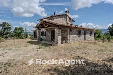 VILLA DI LUSSO CAT. A4 CON AZIENDA AGRICOLA DI 15