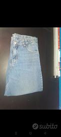 si vende pantaloni jeans Zara 