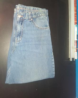 si vende pantaloni jeans Zara 