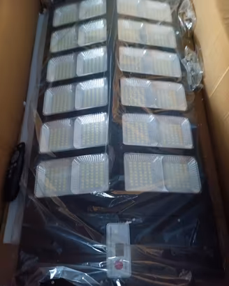 Faro LED Solare da Esterno con Sensore Crepuscolar