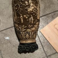 Vaso cinese in resina