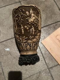 Vaso cinese in resina