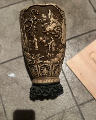Vaso cinese in resina