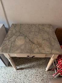 Tavolo con marmo