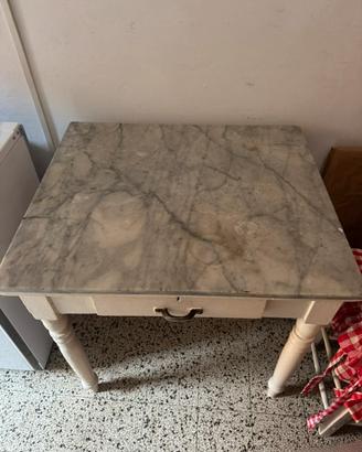 Tavolo con marmo