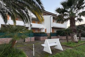 3 LOCALI A SELLIA MARINA