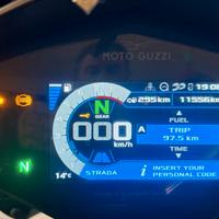 Moto Guzzi V85 TT Evocative 2024 – 12.000 km – Acc