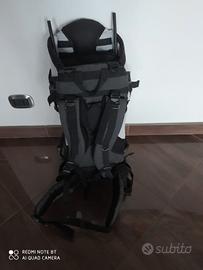 Zaino trasportino per bambini.