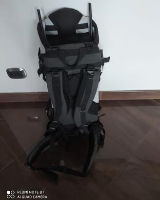 Zaino trasportino per bambini.