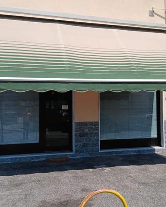 Tenda da sole per vetrina negozio