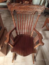 Dondolo in legno intarsiato