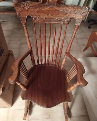 Dondolo in legno intarsiato