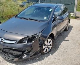 Opel Astra 1.6 cdti anno 2016 incidentata
