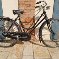 due biciclette Bianchi donna anni 50