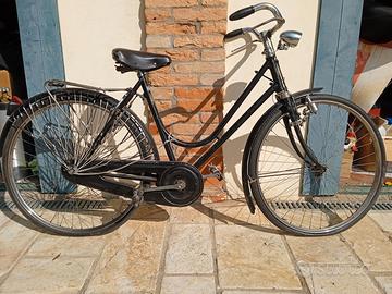 due biciclette Bianchi donna anni 50