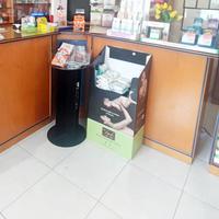 Scaffali artigianali in legno di ciliegio