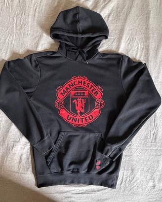 Manchester United – Adidas