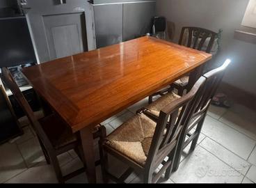 Tavolo in arte povera con 4 sedie