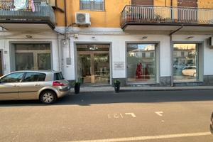 Locale commerciale con destinazione d'uso