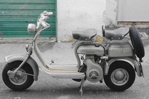 Lambretta 150d verde con targa originale