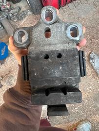 Supporto motore SX s3 8p