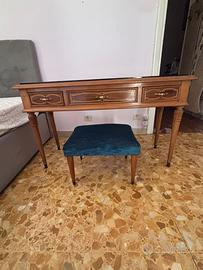 Consolle Scrittoio in Legno con Cassetti + Pouf