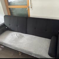 Divano nero diventa anche letto