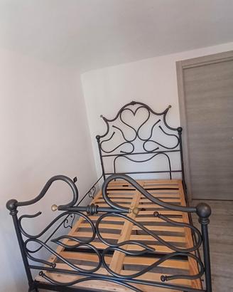 Letto in ferro battuto di fine 800 compreso doghe