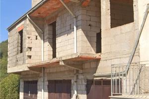 Rustico con 3 garage