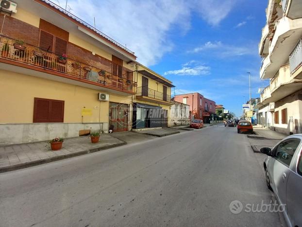 Negozio a Calvizzano Viale Sandro Pertini 1 locali