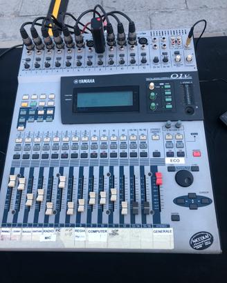 Mixer digitale yamaha 01v